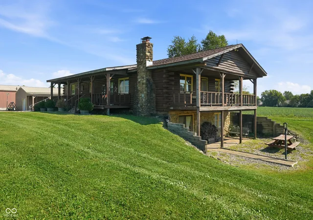 Photo 3 of Sale Pending at 699 S County Rd 400 E, Avon, IN 46123 | MLS# 22122837 | Listing updated on 2026-09-15