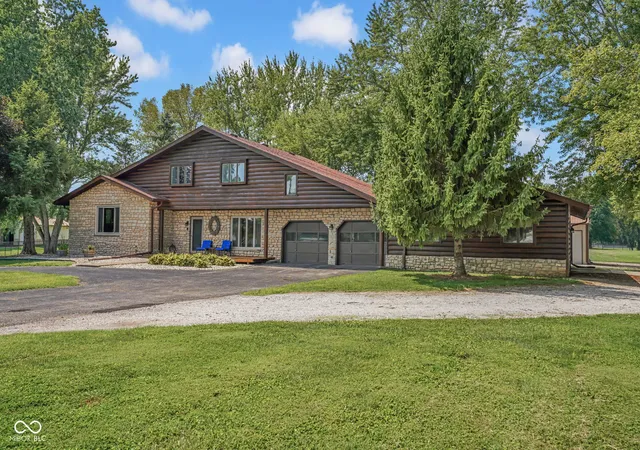 Photo 2 of Single family home for sale at 1342 N 500 E, Columbus, IN 47203 | MLS# 22122838 | Listing updated on 2026-10-07