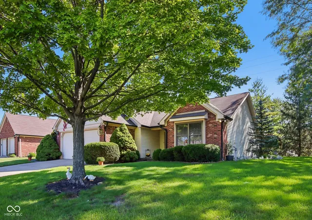 Photo 3 of Single family home for sale at 143 President Trl E, Indianapolis, IN 46229 | MLS# 22122840 | Listing updated on 2026-10-20