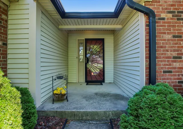 Photo 4 of Single family home for sale at 143 President Trl E, Indianapolis, IN 46229 | MLS# 22122840 | Listing updated on 2026-10-20
