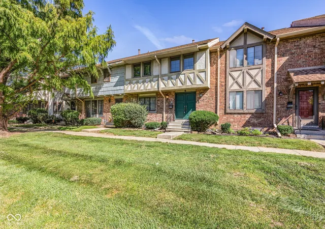 Photo 2 of Condo for sale at 8119 Bromley Pl, Indianapolis, IN 46219 | MLS# 22122845 | Listing updated on 2026-09-23