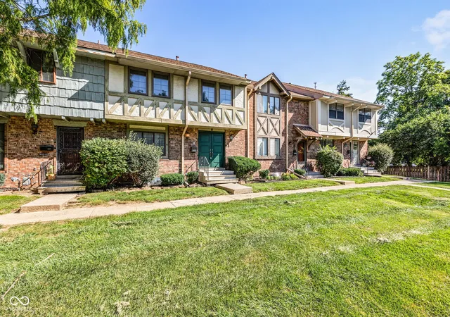 Photo 3 of Condo for sale at 8119 Bromley Pl, Indianapolis, IN 46219 | MLS# 22122845 | Listing updated on 2026-09-23