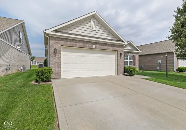 Photo 2 of Single family home for sale at 1404 Blackthorne Trl S, Plainfield, IN 46168 | MLS# 22122887 | Listing updated on 2026-09-30