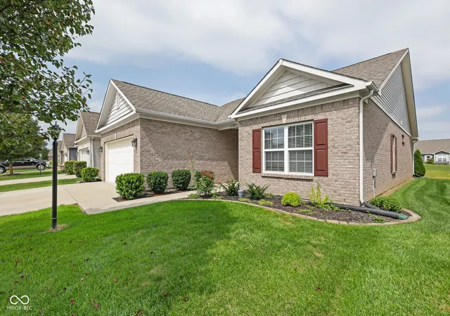 Photo 3 of Single family home for sale at 1404 Blackthorne Trl S, Plainfield, IN 46168 | MLS# 22122887 | Listing updated on 2026-09-30