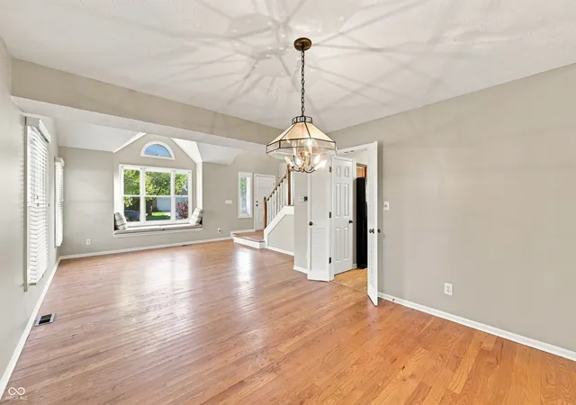 Photo 4 of Sale Pending at 7531 Bramblewood Ln, Indianapolis, IN 46254 | MLS# 22122909 | Listing updated on 2026-10-30