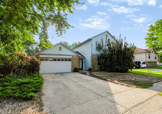 Photo 1 of Single family home for sale at 7549 Southern Lakes Dr, Indianapolis, IN 46237 | MLS# 22122918 | Listing updated on 2026-09-10