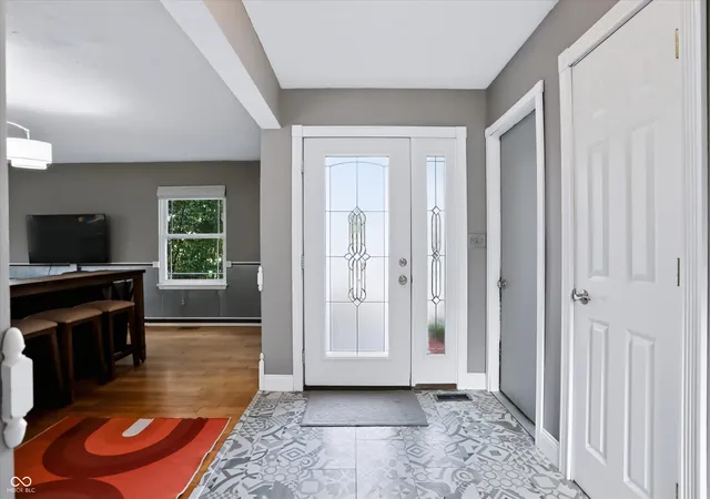 Photo 2 of Single family home for sale at 7549 Southern Lakes Dr, Indianapolis, IN 46237 | MLS# 22122918 | Listing updated on 2026-10-23