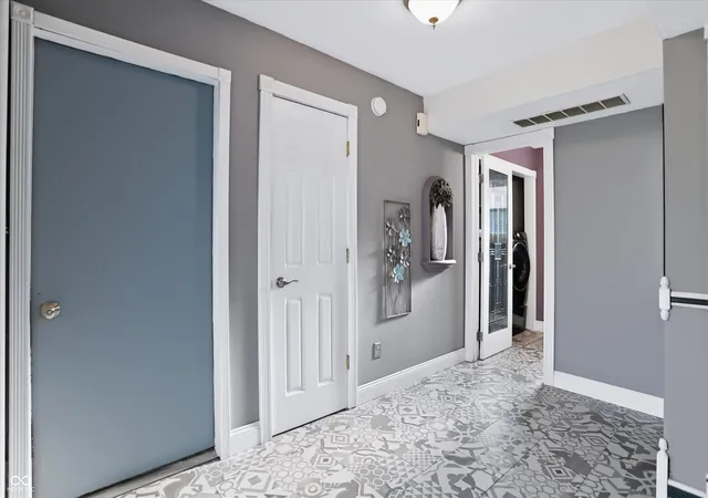 Photo 4 of Single family home for sale at 7549 Southern Lakes Dr, Indianapolis, IN 46237 | MLS# 22122918 | Listing updated on 2026-10-23