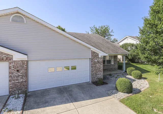 Photo 3 of Single family home for sale at 7913 Park Ward Pl, Indianapolis, IN 46259 | MLS# 22122928 | Listing updated on 2026-09-25