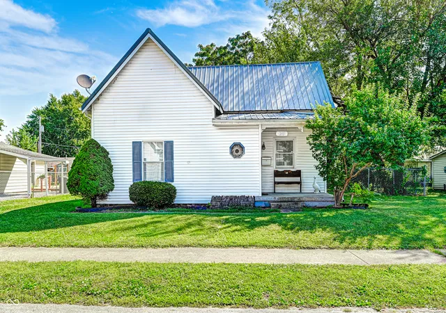 Single family home for sale at 205 Baldwin St, Greenfield, IN 46140 | MLS# 22122956