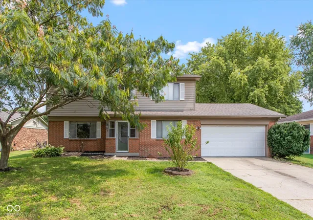 Photo 2 of Single family home for sale at 7621 Broadview Dr, Indianapolis, IN 46227 | MLS# 22123033 | Listing updated on 2026-10-02