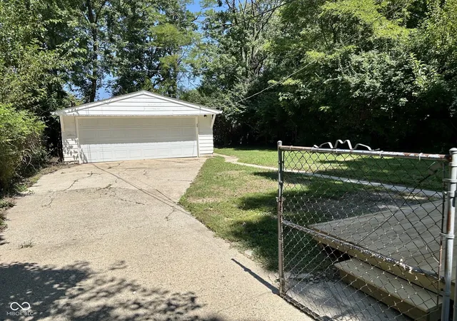 Photo 3 of Single family home for sale at 5456 E 17th St, Indianapolis, IN 46218 | MLS# 22123159 | Listing updated on 2026-10-01