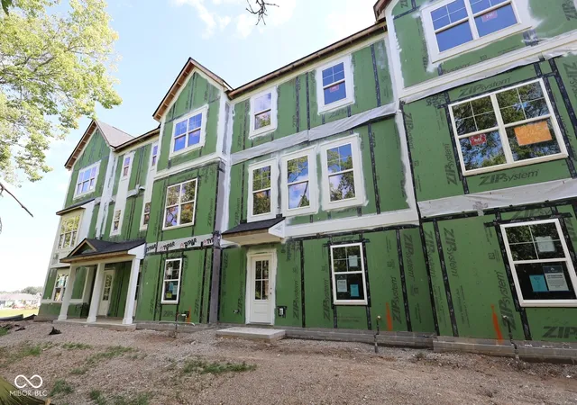 Photo 3 of Townhouse for sale at 5706 Cowles Trl, Noblesville, IN 46062 | MLS# 22123266 | Listing updated on 2026-10-08