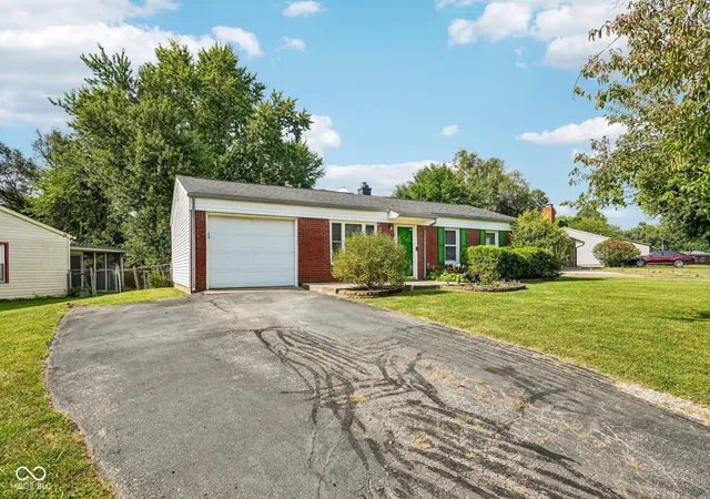 Photo 3 of Sale Pending at 49 Sunset Dr, Mooresville, IN 46158 | MLS# 22123280 | Listing updated on 2026-09-21