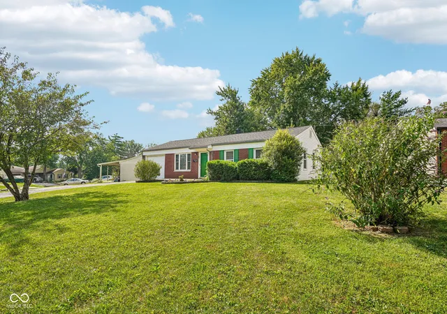 Photo 3 of Sale Pending at 49 Sunset Dr, Mooresville, IN 46158 | MLS# 22123280 | Listing updated on 2026-09-21
