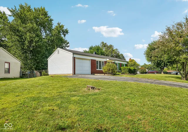 Photo 4 of Sale Pending at 49 Sunset Dr, Mooresville, IN 46158 | MLS# 22123280 | Listing updated on 2026-09-21