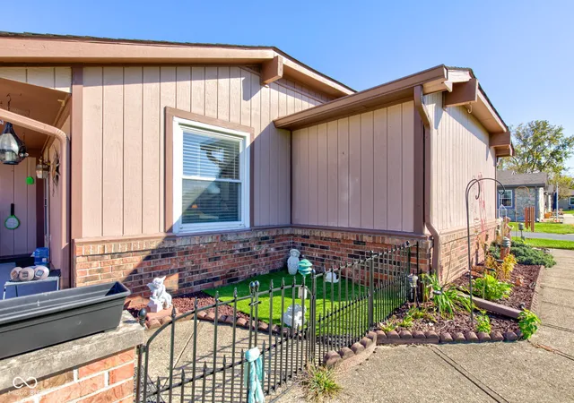 Photo 1 of Single family home for sale at 1111 Paradise Ct, Greenwood, IN 46143 | MLS# 22123326 | Listing updated on 2026-10-29