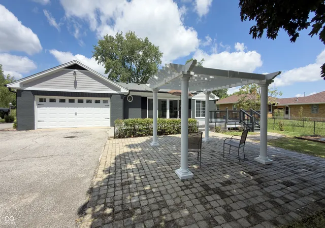 Photo 4 of Sale Pending at 9805 E 10th Street, Indianapolis, IN 46229 | MLS# 22123341 | Listing updated on 2026-09-29