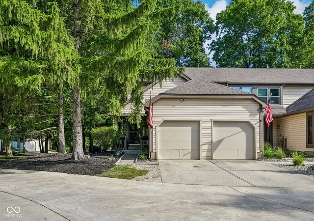 Condo for sale at 11528 Eden Ridge Ct, Indianapolis, IN 46236 | MLS# 22123344