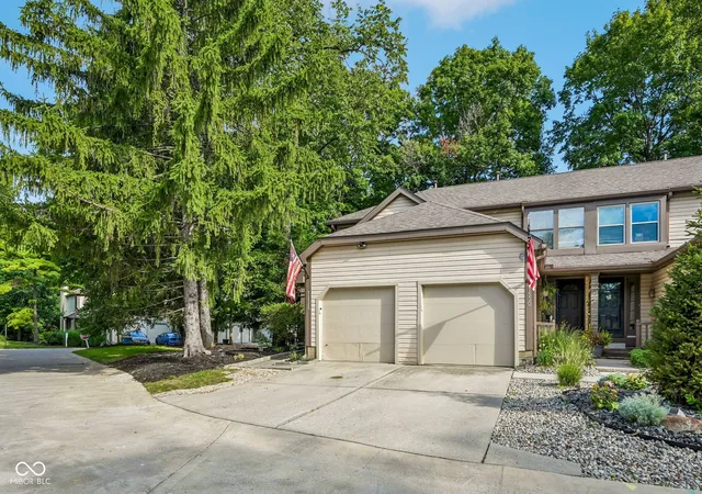 Photo 2 of Condo for sale at 11528 Eden Ridge Ct, Indianapolis, IN 46236 | MLS# 22123344 | Listing updated on 2026-09-30
