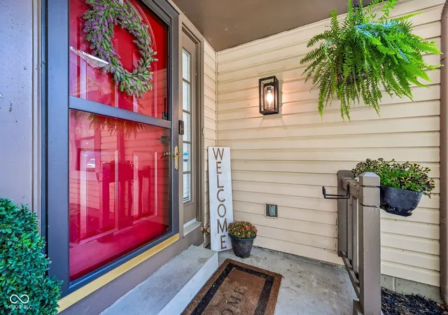 Photo 3 of Condo for sale at 11528 Eden Ridge Ct, Indianapolis, IN 46236 | MLS# 22123344 | Listing updated on 2026-10-27