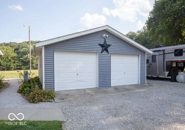 Photo 4 of Sale Pending at 1377 S County Rd 150 W, Brownstown, IN 47220 | MLS# 22123351 | Listing updated on 2026-09-13