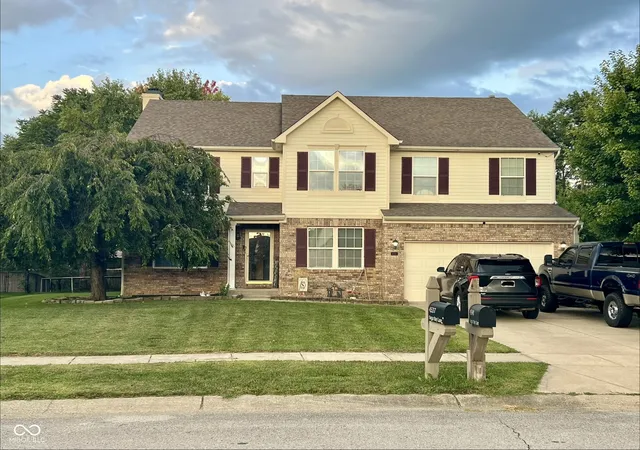 Photo 2 of Single family home for sale at 4537 Sugar Bay Ln, Indianapolis, IN 46237 | MLS# 22123392 | Listing updated on 2026-09-11