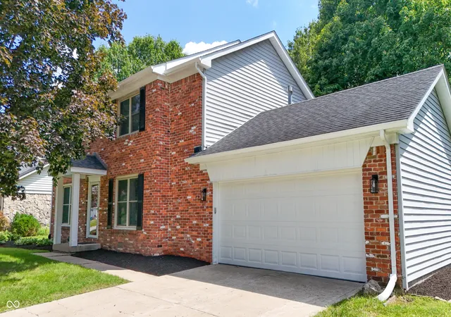 Photo 2 of Single family home for sale at 605 White Pine Dr, Noblesville, IN 46062 | MLS# 22123423 | Listing updated on 2026-09-23