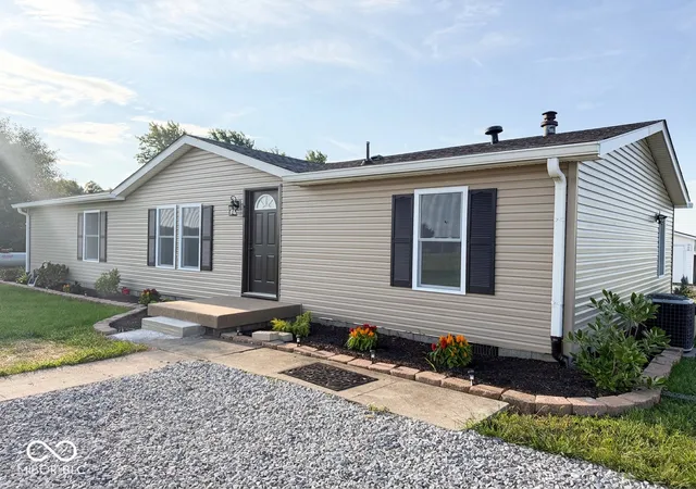 Photo 3 of Sale Pending at 6783 W 300 South, Jamestown, IN 46147 | MLS# 22123424 | Listing updated on 2026-09-10