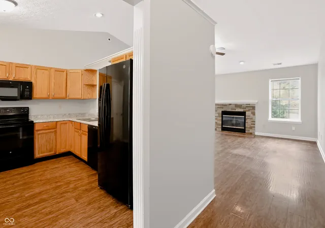 Photo 4 of Single family home for sale at 8276 Bayshore Ln, Avon, IN 46123 | MLS# 22123473 | Listing updated on 2026-09-15