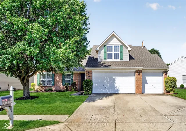 Photo 2 of Single family home for sale at 804 Weeping Way Ln, Avon, IN 46123 | MLS# 22123484 | Listing updated on 2026-09-22
