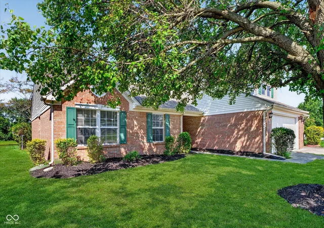 Photo 3 of Single family home for sale at 804 Weeping Way Ln, Avon, IN 46123 | MLS# 22123484 | Listing updated on 2026-09-22