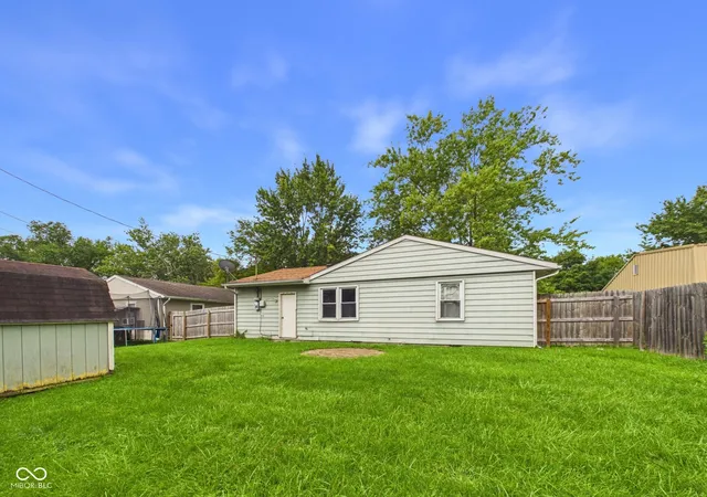 Photo 4 of Sale Pending at 4 White Oak Ct, Hartford City, IN 47348 | MLS# 22123501 | Listing updated on 2026-09-15