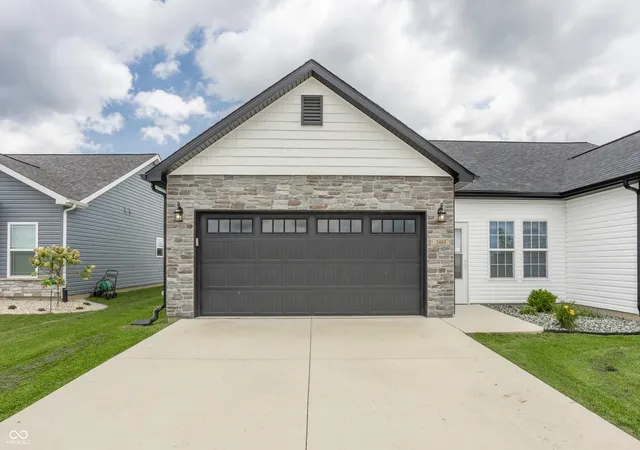 Photo 3 of Single family home for sale at 2483 Fiona Dr, Kokomo, IN 46902 | MLS# 22123523 | Listing updated on 2026-10-06
