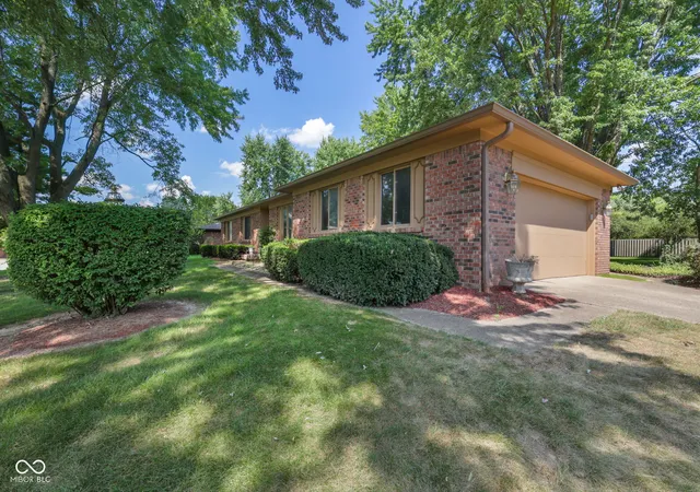Photo 2 of Sale Pending at 199 N Windmill Trl, Greenwood, IN 46142 | MLS# 22123537 | Listing updated on 2026-09-14