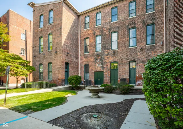 Photo 3 of Sale Pending at 970 Fort Wayne Ave #206, Indianapolis, IN 46202 | MLS# 22123570 | Listing updated on 2026-09-21
