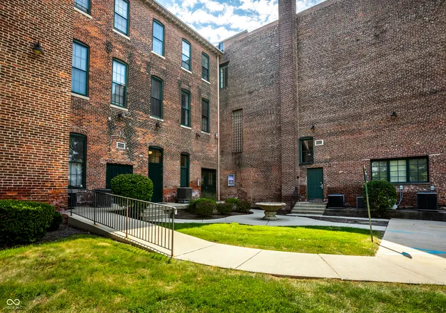 Photo 3 of Sale Pending at 970 Fort Wayne Ave #206, Indianapolis, IN 46202 | MLS# 22123570 | Listing updated on 2026-09-21