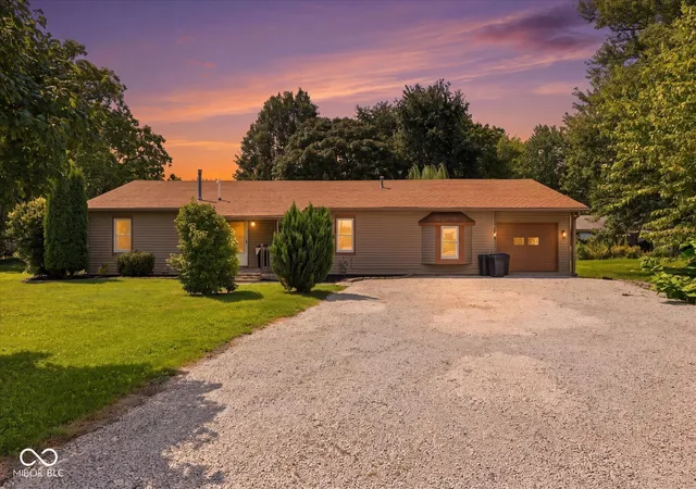 Photo 2 of Single family home for sale at 2961 N 100 West, Shelbyville, IN 46176 | MLS# 22123640 | Listing updated on 2026-09-29