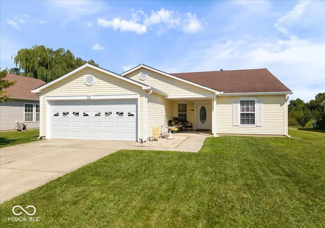 Photo 2 of Single family home for sale at 901 Runnymede Dr, Greenfield, IN 46140 | MLS# 22123650 | Listing updated on 2026-09-19