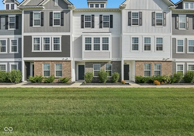 Condo for sale at 707 Axford Bay Dr, Westfield, IN 46074 | MLS# 22123704