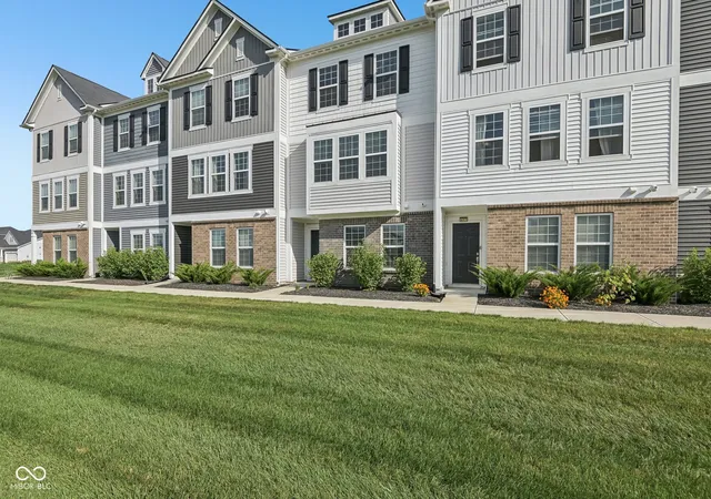 Photo 2 of Townhouse for sale at 707 Axford Bay Dr, Westfield, IN 46074 | MLS# 22123704 | Listing updated on 2026-09-28