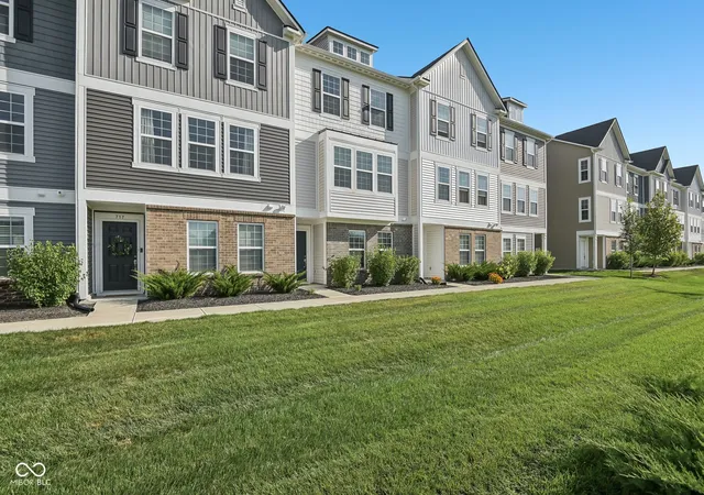 Photo 3 of Townhouse for sale at 707 Axford Bay Dr, Westfield, IN 46074 | MLS# 22123704 | Listing updated on 2026-09-28