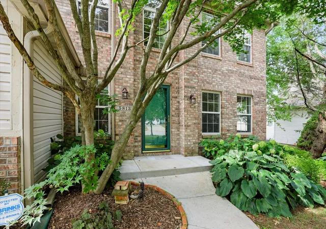 Photo 2 of Single family home for sale at 5813 Sedgegrass Xing, Carmel, IN 46033 | MLS# 22123762 | Listing updated on 2026-09-12