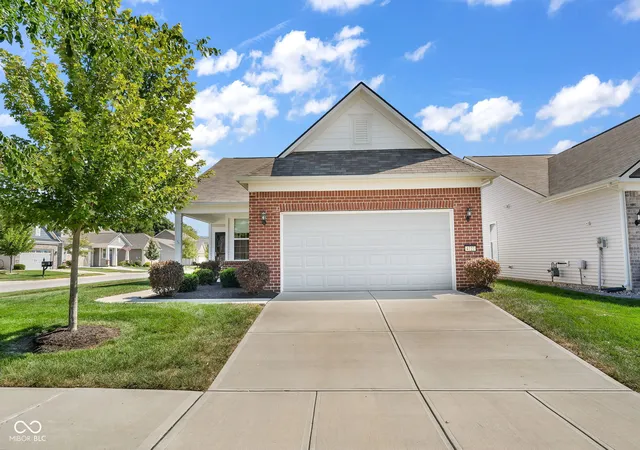 Photo 2 of Single family home for sale at 4727 Lilac Dr, Plainfield, IN 46168 | MLS# 22123771 | Listing updated on 2026-09-10