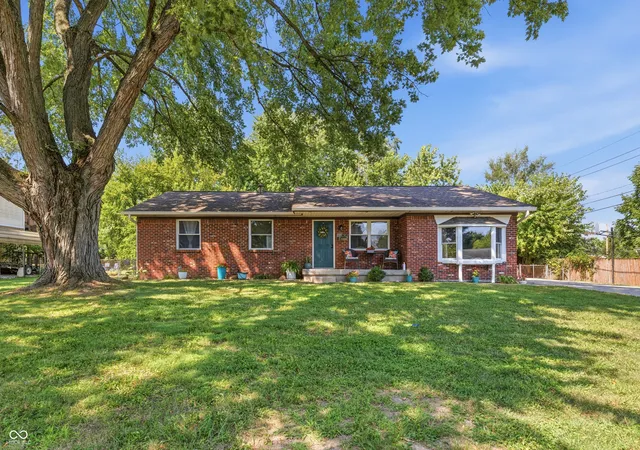 Photo 1 of Sale Pending at 6034 W Loretta Dr, Indianapolis, IN 46221 | MLS# 22123794 | Listing updated on 2026-09-15