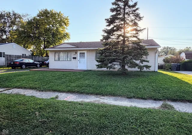 Photo 3 of Sale Pending at 2708 Dawson, Indianapolis, IN 46203 | MLS# 22123882 | Listing updated on 2026-10-19