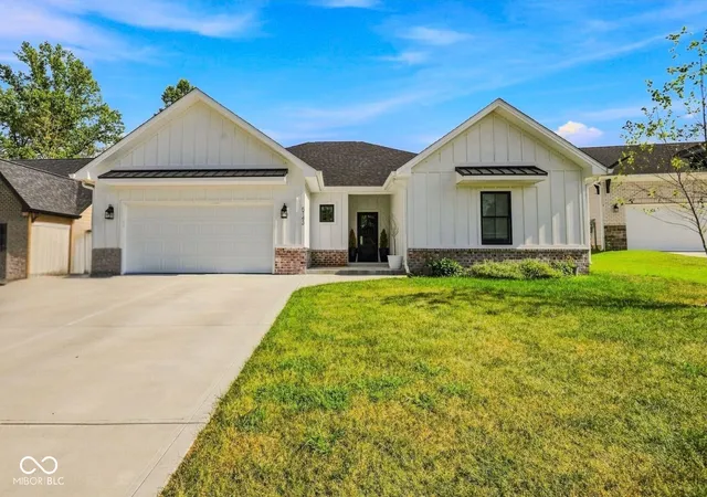Photo 2 of Single family home for sale at 5143 Oak Ridge Pl, Columbus, IN 47201 | MLS# 22123908 | Listing updated on 2026-09-15