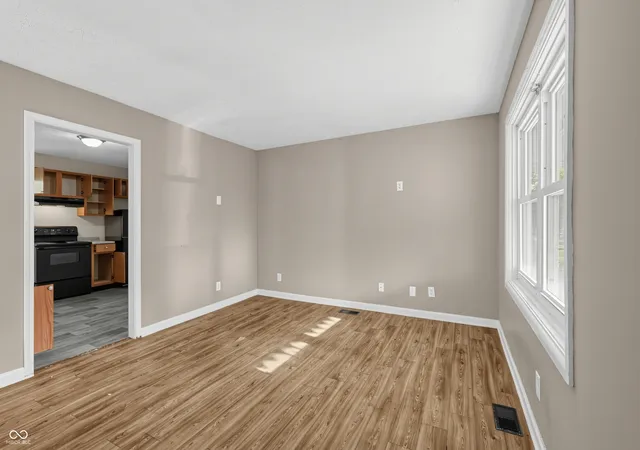 Photo 4 of Single family home for sale at 3642 Tiffany Dr, Indianapolis, IN 46226 | MLS# 22123922 | Listing updated on 2026-10-21