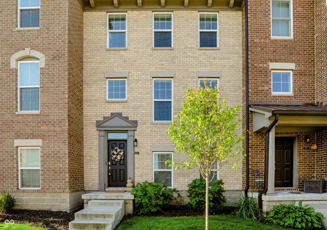 Photo 1 of Townhouse for sale at 933 Yorkshire Ln, Zionsville, IN 46077 | MLS# 22123929 | Listing updated on 2026-09-22