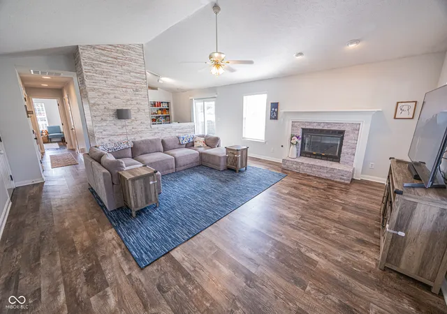 Photo 3 of Sale Pending at 1 Rosecrans Ct, Brownsburg, IN 46112 | MLS# 22123940 | Listing updated on 2026-09-10
